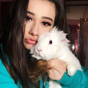 Meet your Posher, Crystal